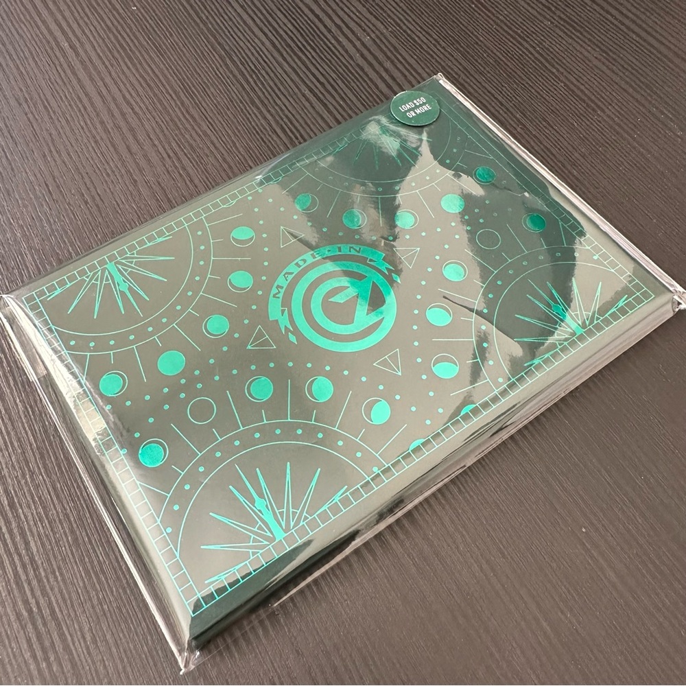 Wicked x Starbucks Gold Card Keychain - Picture 2 of 2